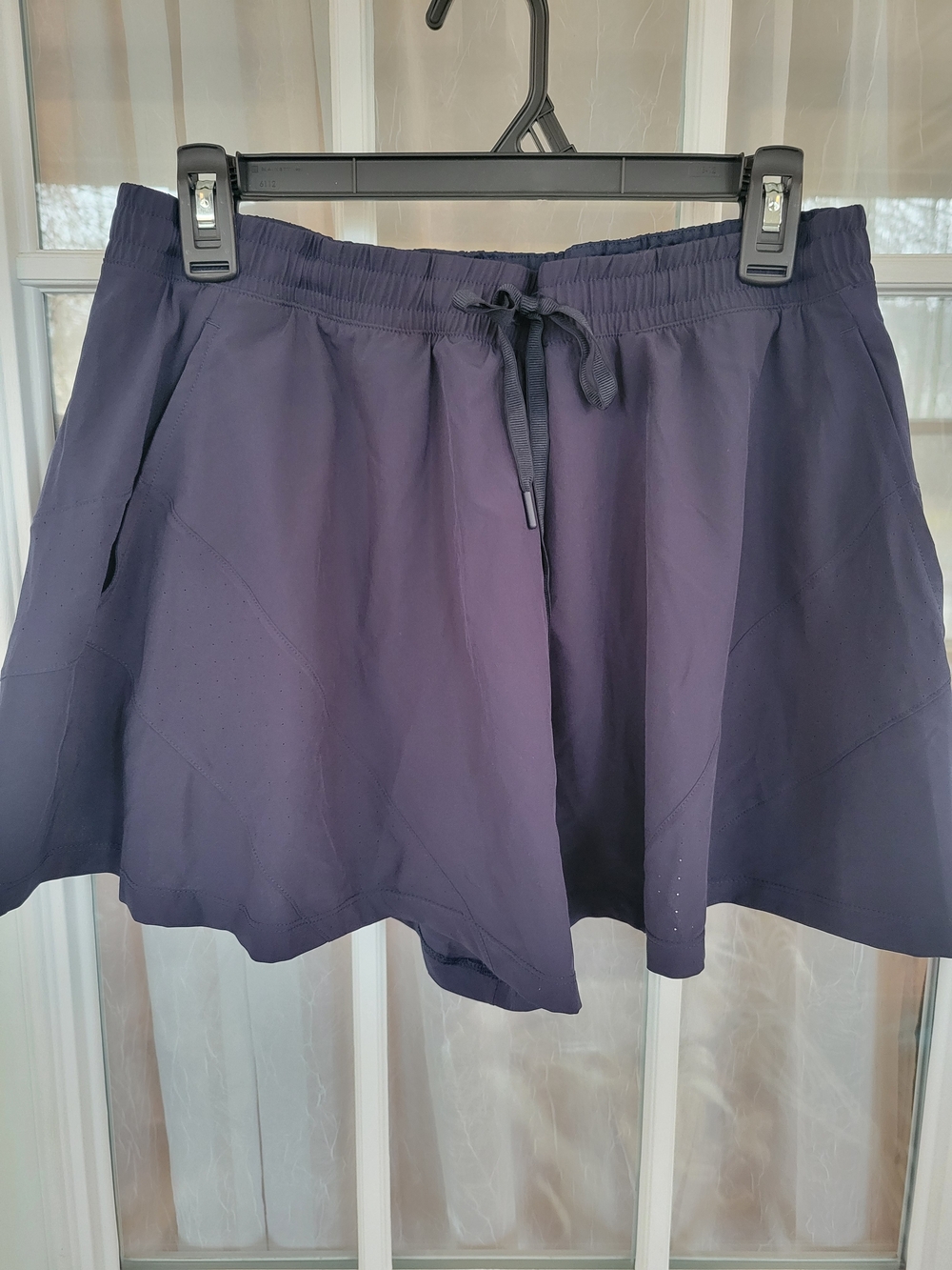 Athletic Drawstring Flowy Shorts in Deep Navy Medium